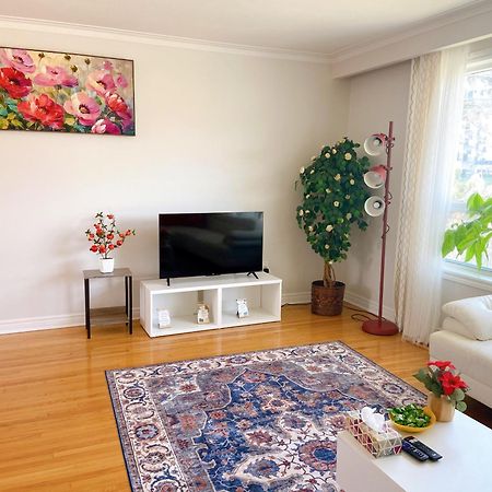 Sunny House - Main Floor, Free Parking, In Toronto Hotel Bagian luar foto