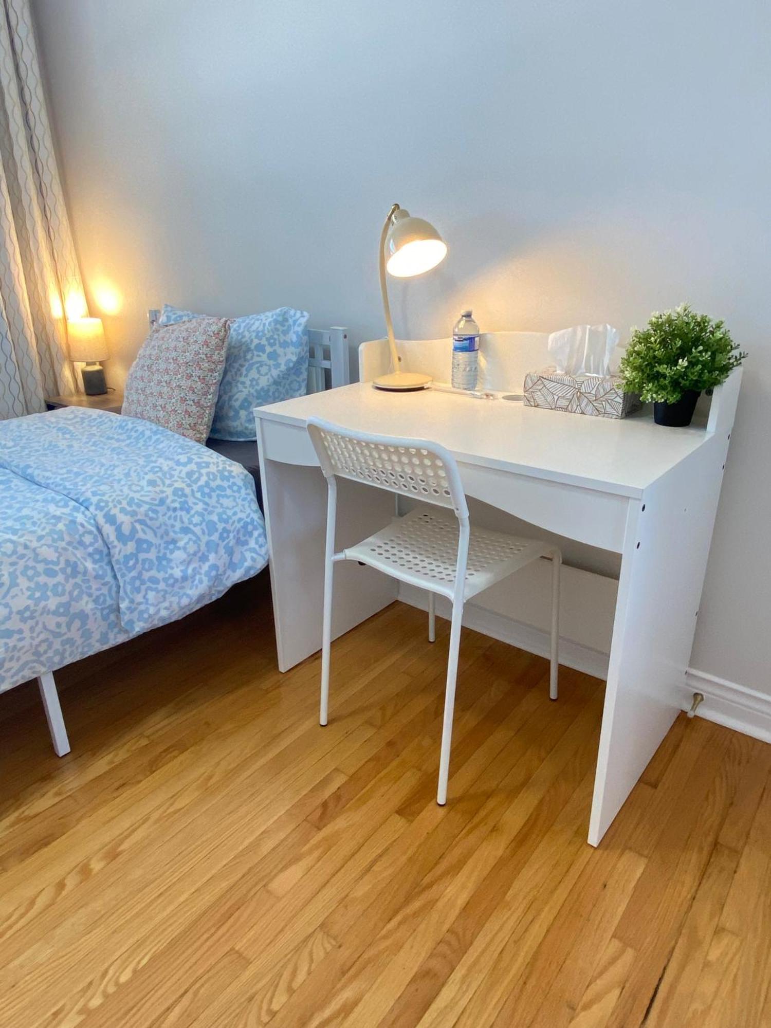 Sunny House - Main Floor, Free Parking, In Toronto Hotel Ruang foto